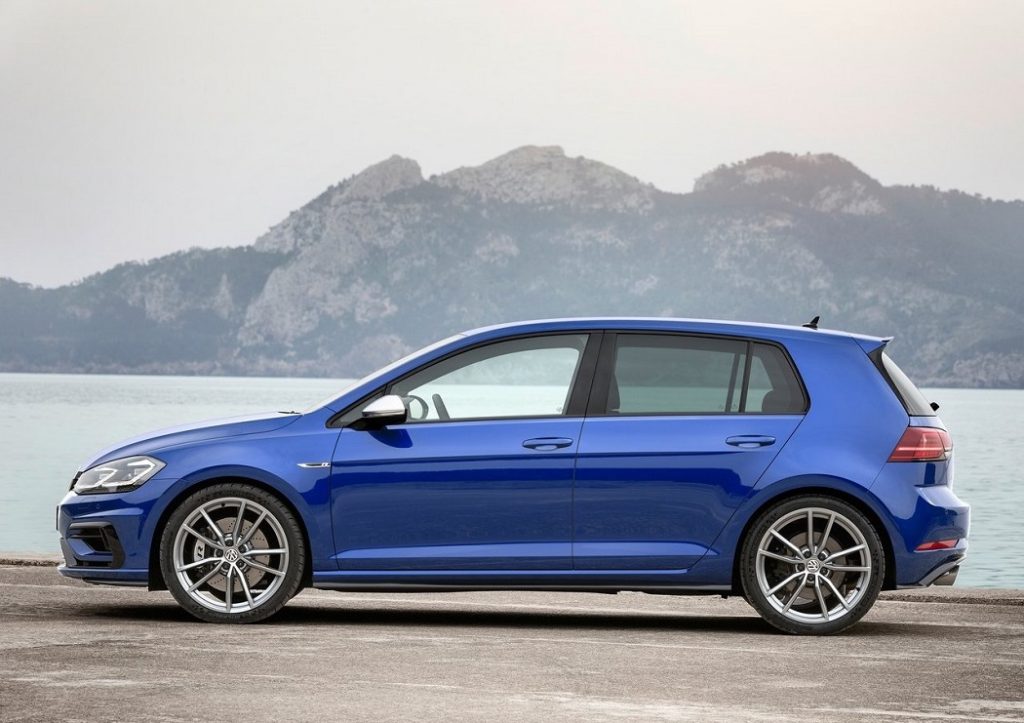 Volkswagen Golf R mavi gövde yan profil