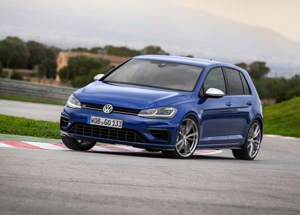 Volkswagen Golf R pistte ön üç çeyrek görünüm