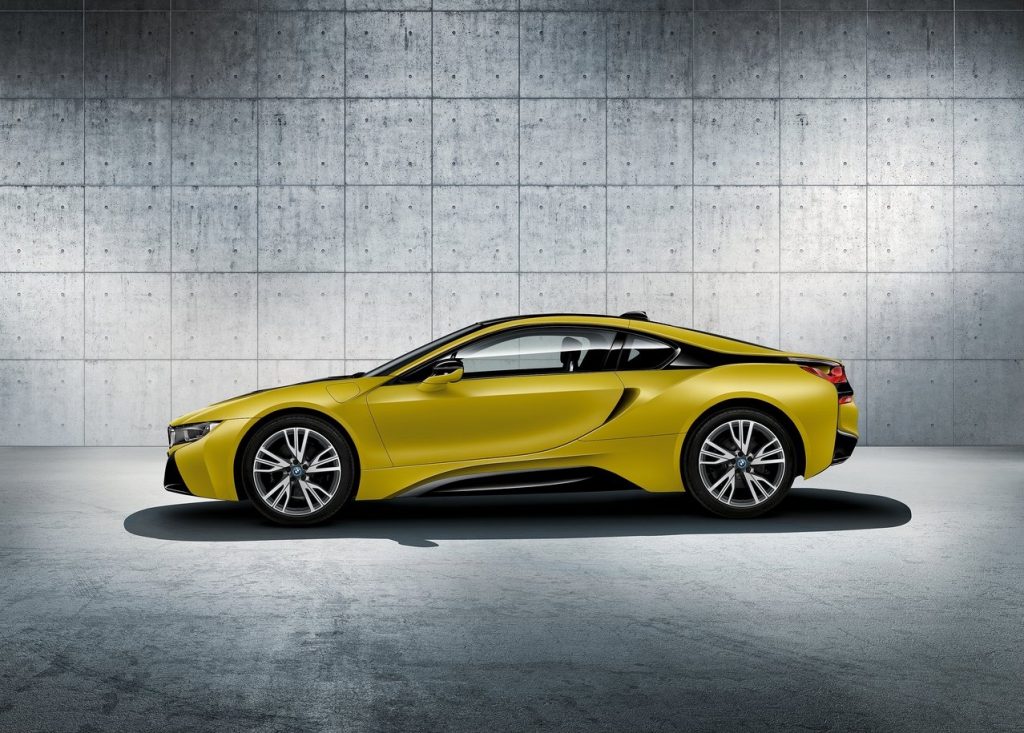 BMW i8 Frozen Yellow gövde ve tasarım görünümü