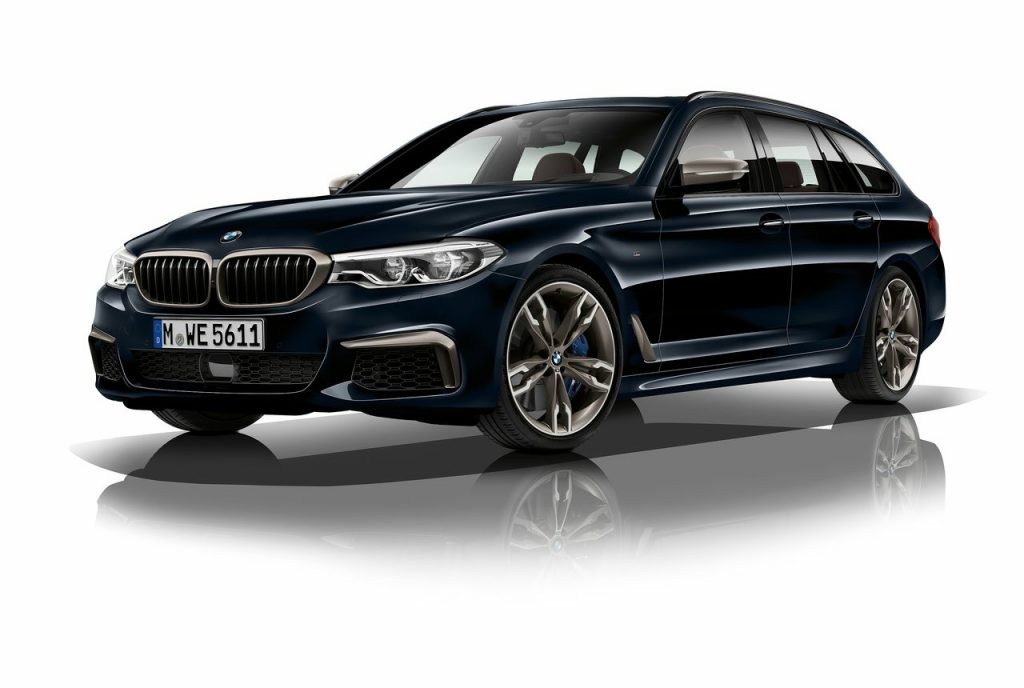 BMW M550d xDrive Touring ön üç çeyrek görünümü