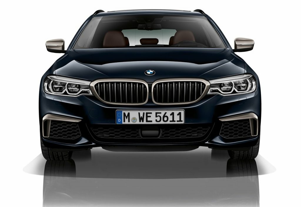 BMW M550d xDrive Touring ön görünümü