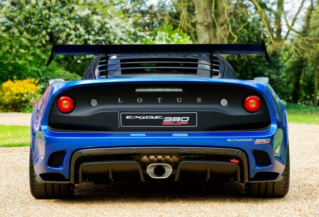 Exige Cup 380 arkadan görünüm difüzör merkez egzoz ve kanat