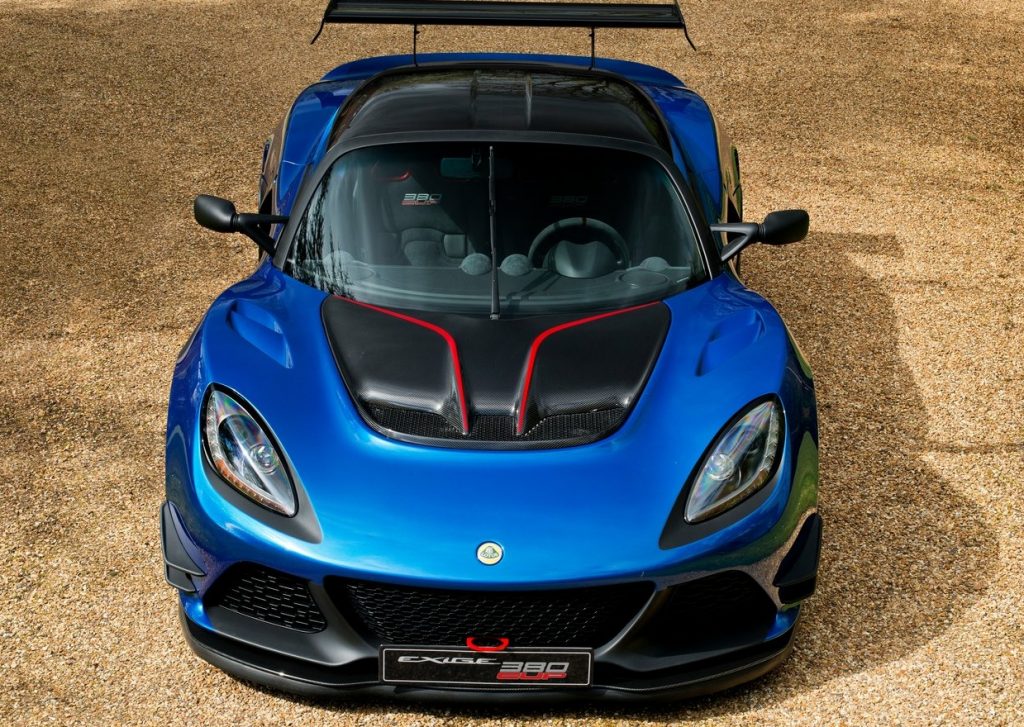 Exige Cup 380 üstten ön görünüm ve karbon ön panel