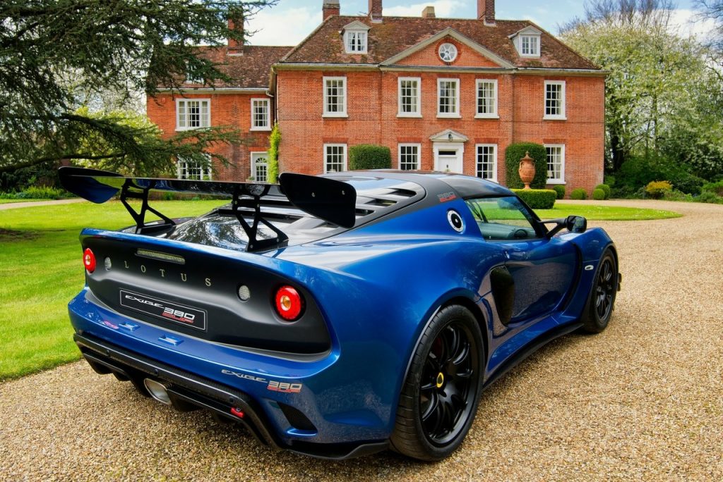 Exige Cup 380 arka üç çeyrek görünüm ve büyük arka kanat