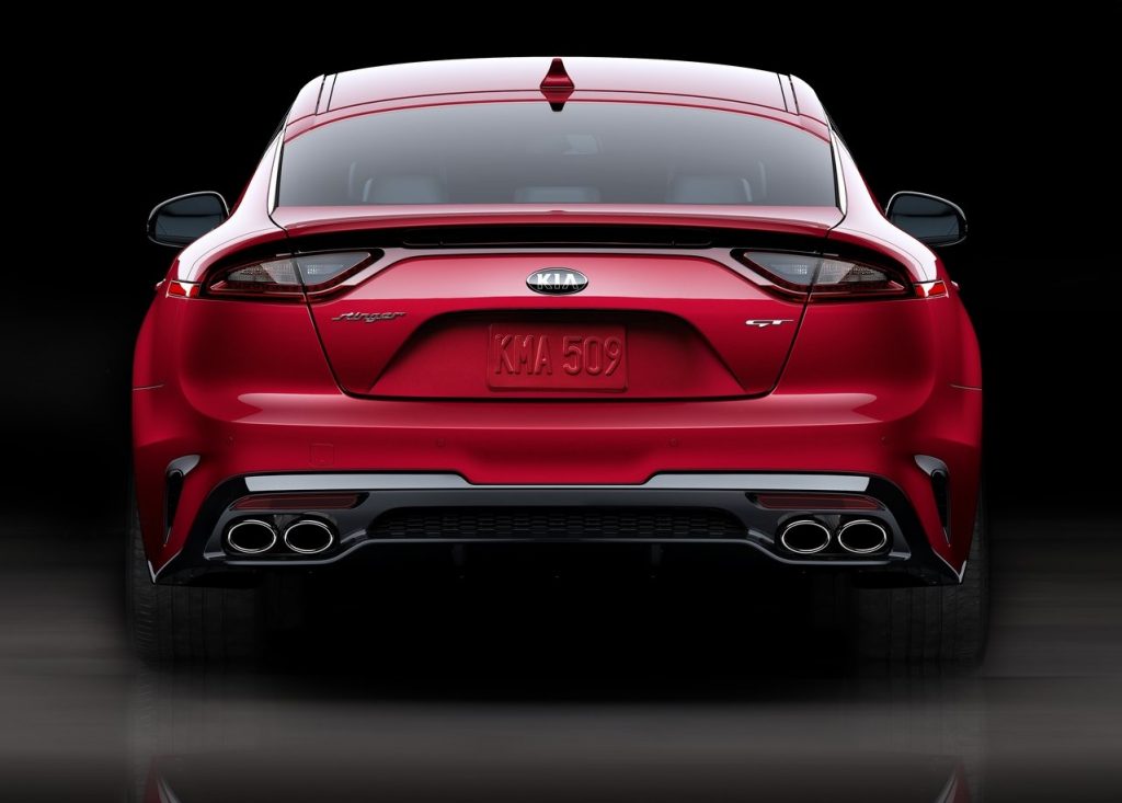 Stinger GT arka tasarım ve dört egzoz çıkışı