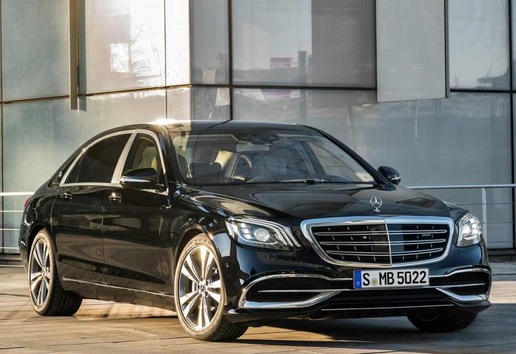 Mercedes-Maybach S560 ön tasarım ve krom ızgara