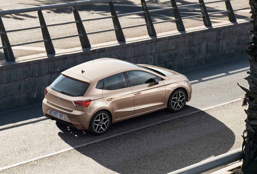 SEAT Ibiza yukarıdan arka üç çeyrek görünüm