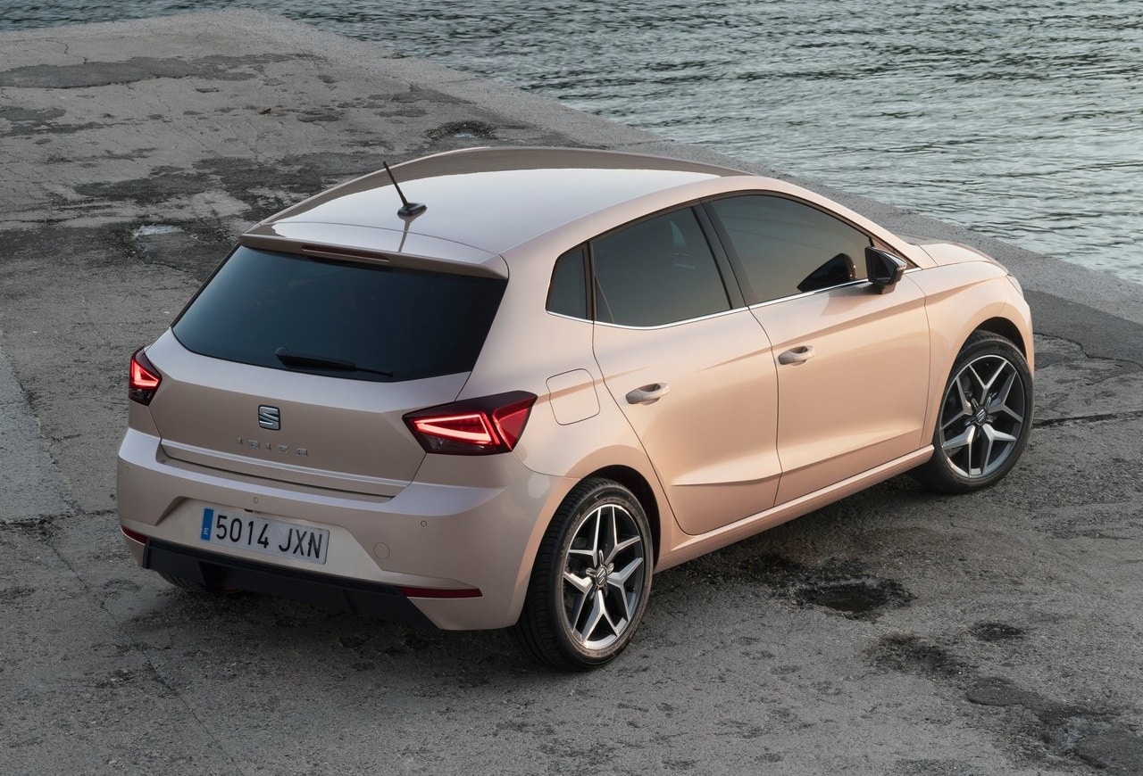 SEAT Ibiza beşinci nesil arka üç çeyrek görünümü