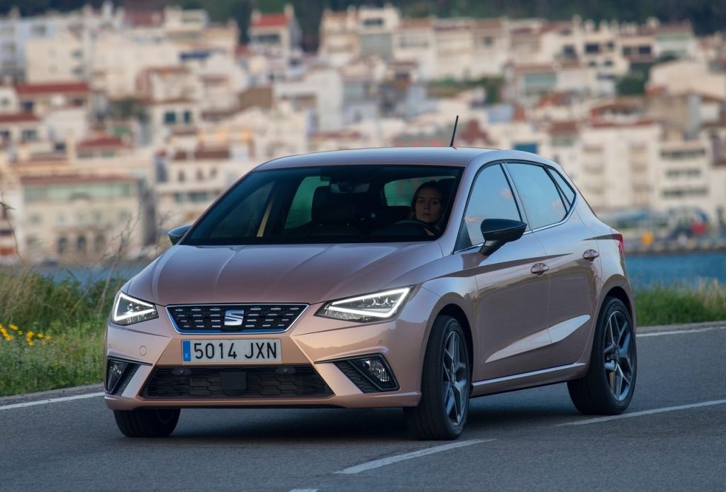 SEAT Ibiza beşinci nesil hareket halinde ön görünümü