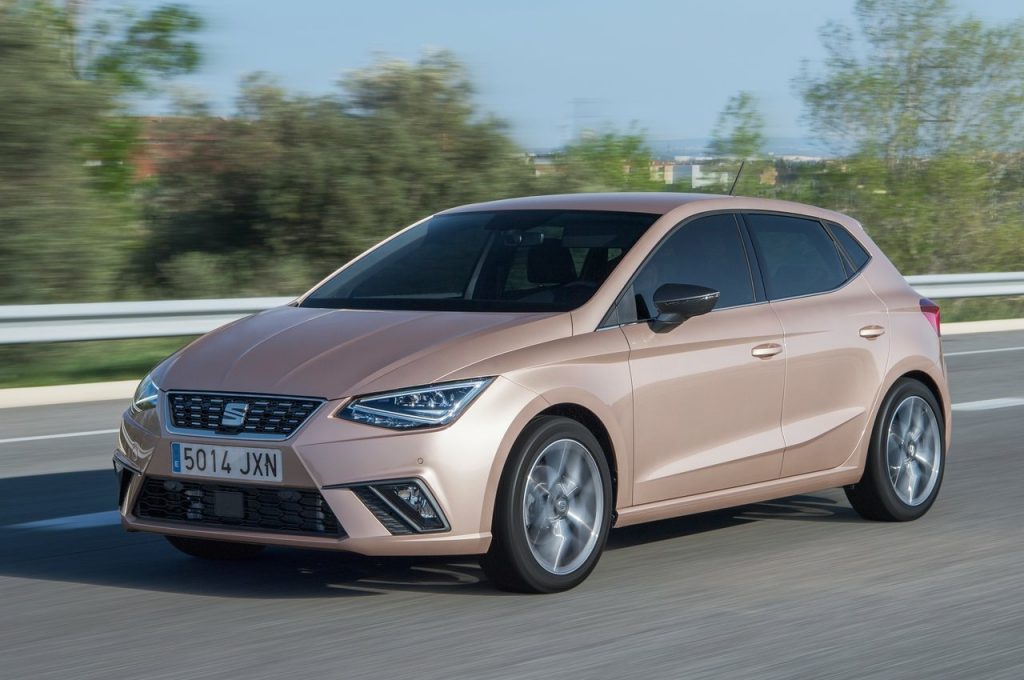 SEAT Ibiza önden üç çeyrek sürüş görünümü
