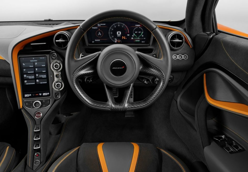 McLaren 720S kokpit direksiyon ve gösterge paneli