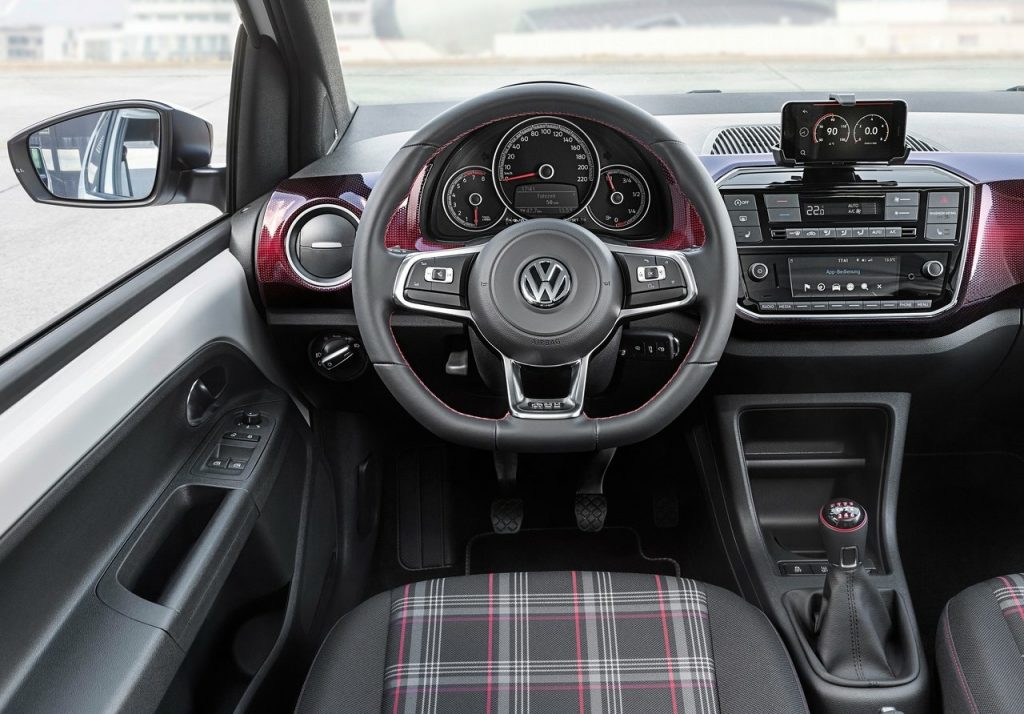 Volkswagen up GTI iç mekan spor direksiyon ve koltuklar