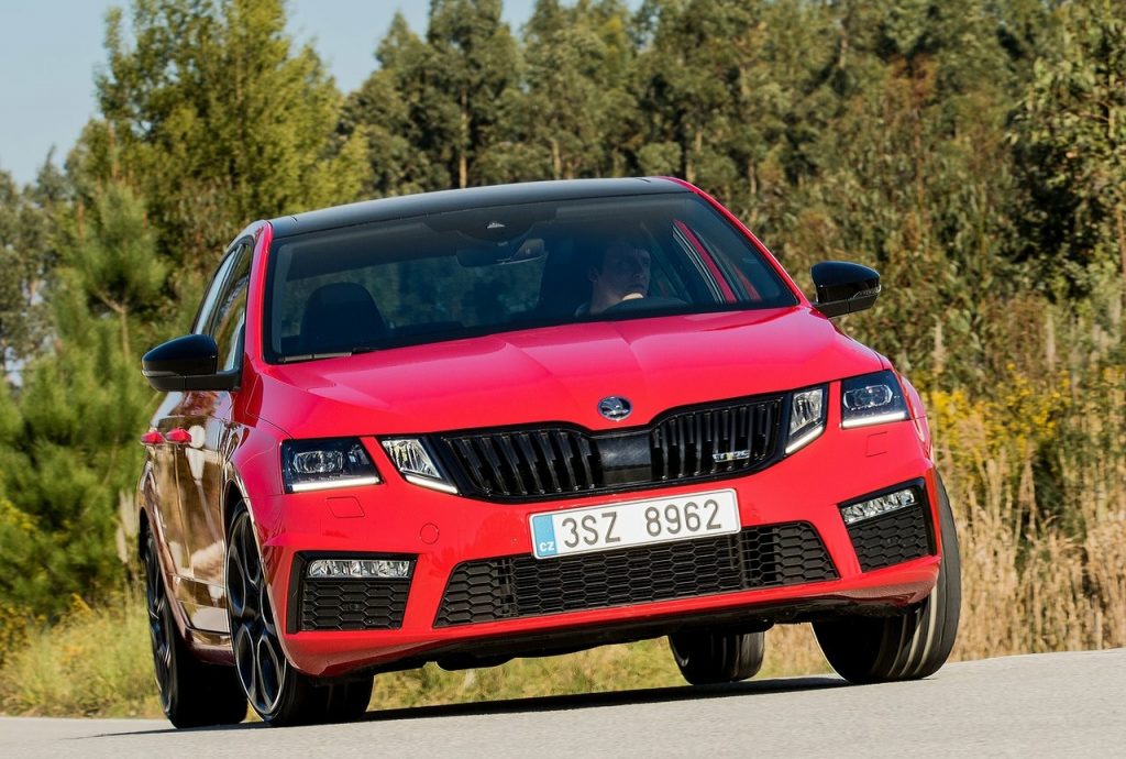 Octavia RS 245 yan profil ve jant görünümü