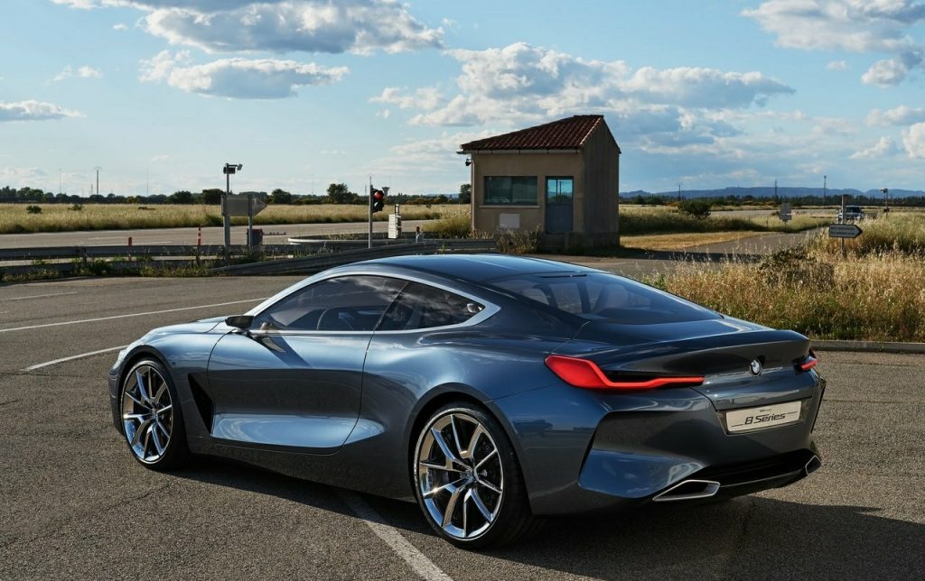 BMW Concept 8 Serisi alçak coupe silueti