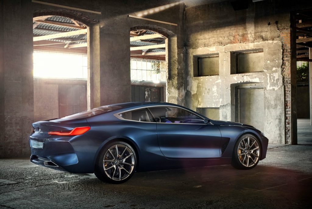 BMW Concept 8 Serisi yan profil ve büyük jantlar