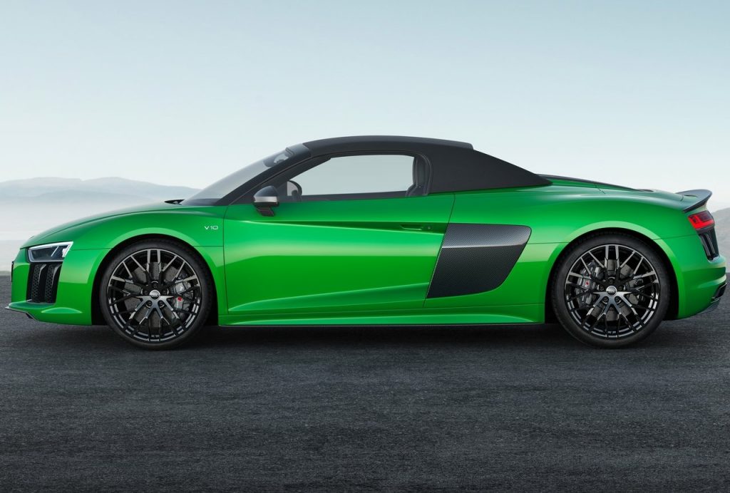 Audi R8 Spyder V10 Plus kapalı kumaş tavanla yan görünüm