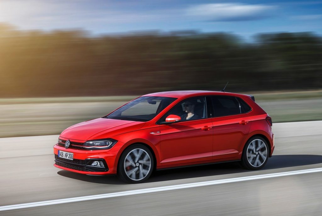 Polo GTI yandan hareket halinde