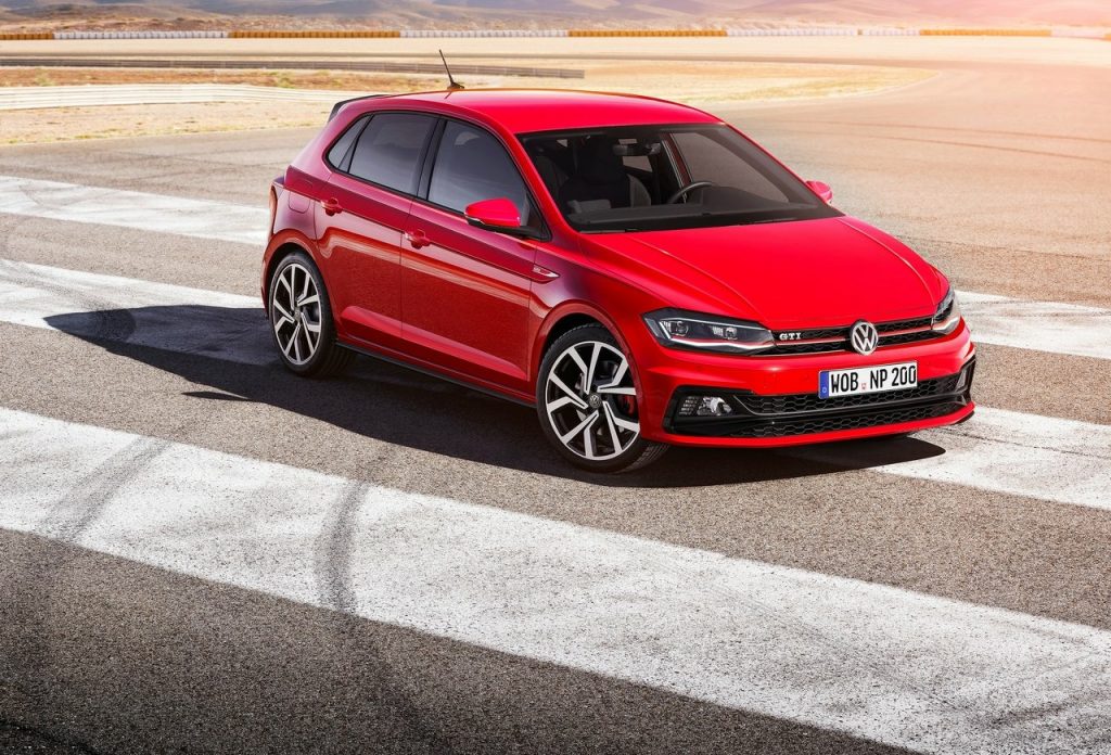 Polo GTI ön tasarımı ve kırmızı ızgara şeridi