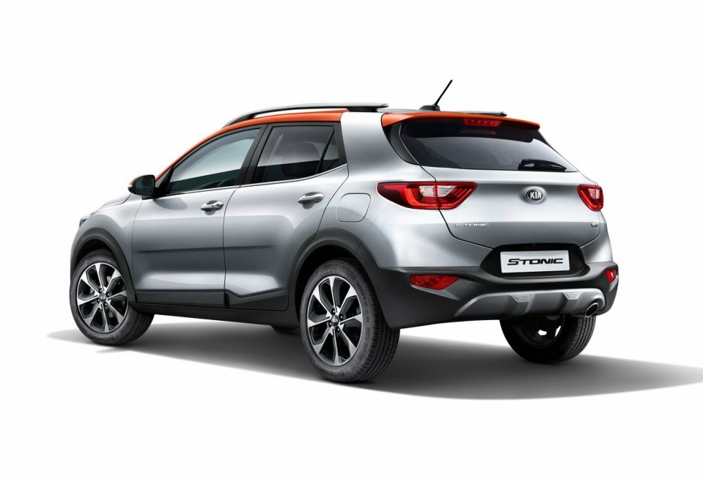 Kia Stonic kabin ve ön koltuk görünümü