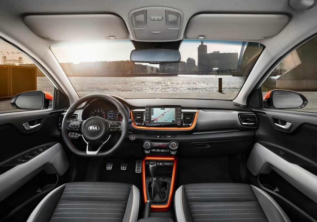Kia Stonic gösterge paneli ve orta konsol