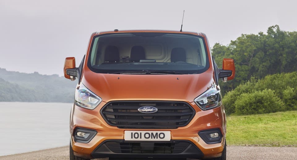 Ford Transit Custom yenilenen ön tasarım görünümü
