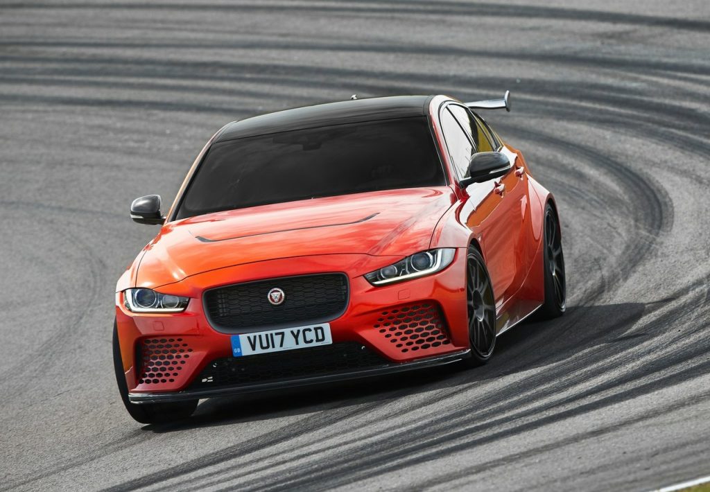 Jaguar XE SV Project 8 dış tasarım görünümü