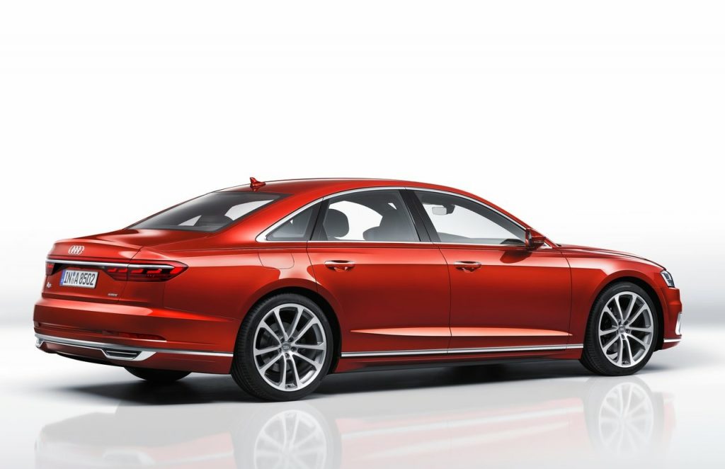 Audi A8 D5 yan profil görünümü