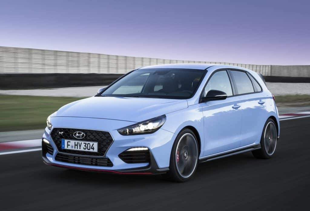Hyundai i30 N ön üç çeyrek görünümü