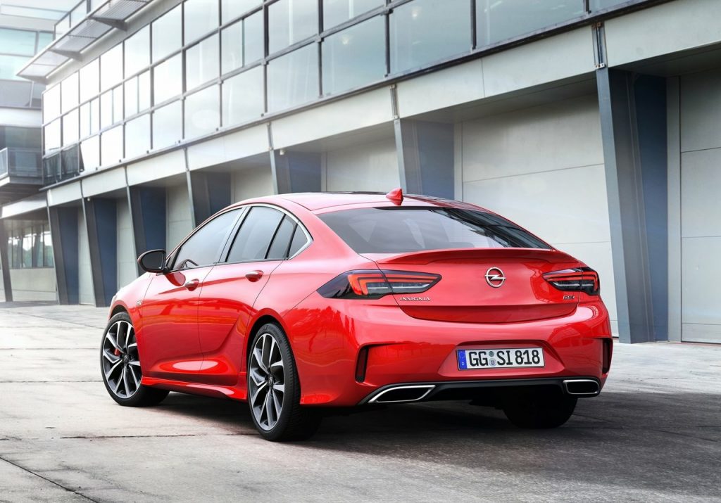Insignia GSi sportif gövde ayrıntıları