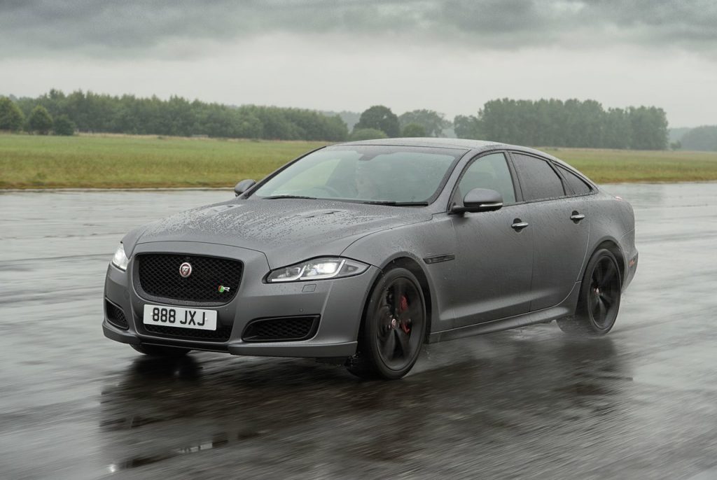 Jaguar XJR575 arşiv görseli 4