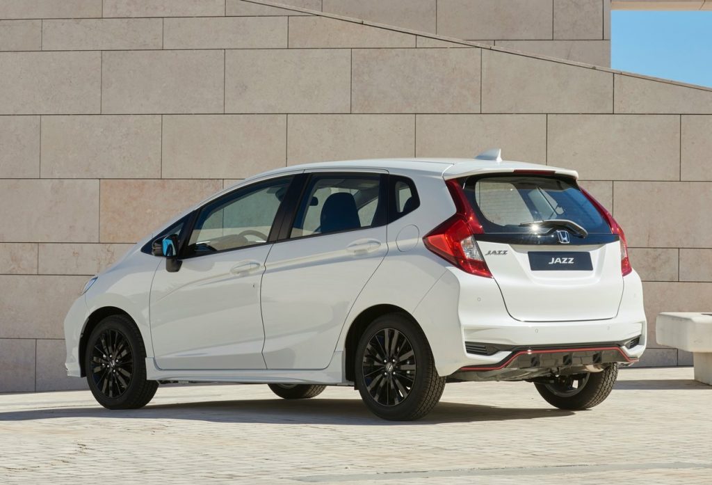 Honda Jazz arka üç çeyrek gövde görünümü
