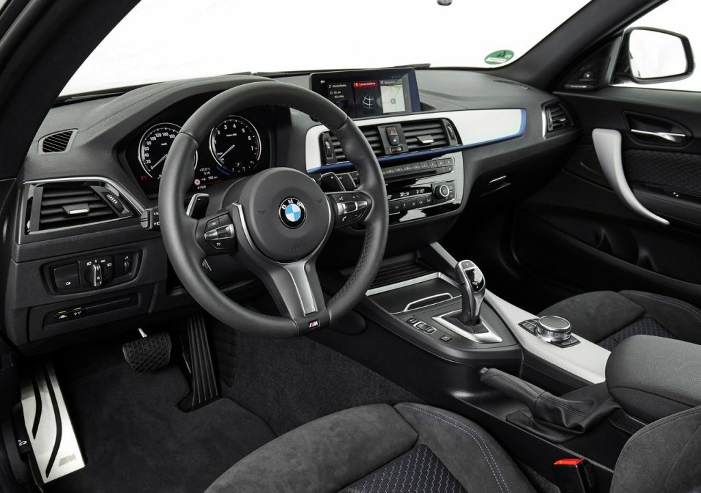 BMW 2 Series Coupe profil görünümü