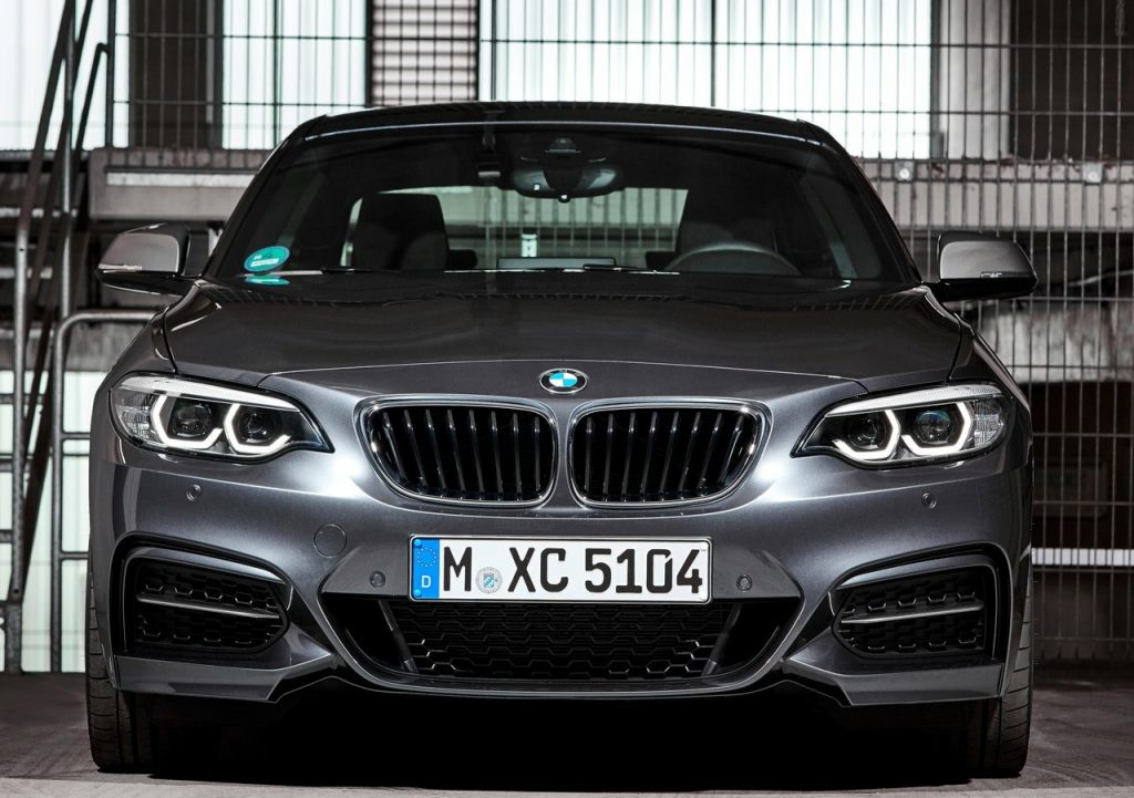 BMW 2 Series Coupe yan gövde görünümü