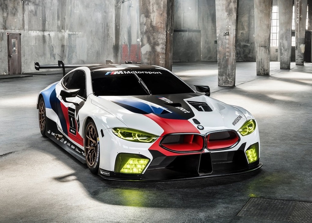 BMW M8 GTE yarış otomobili dış görünümü
