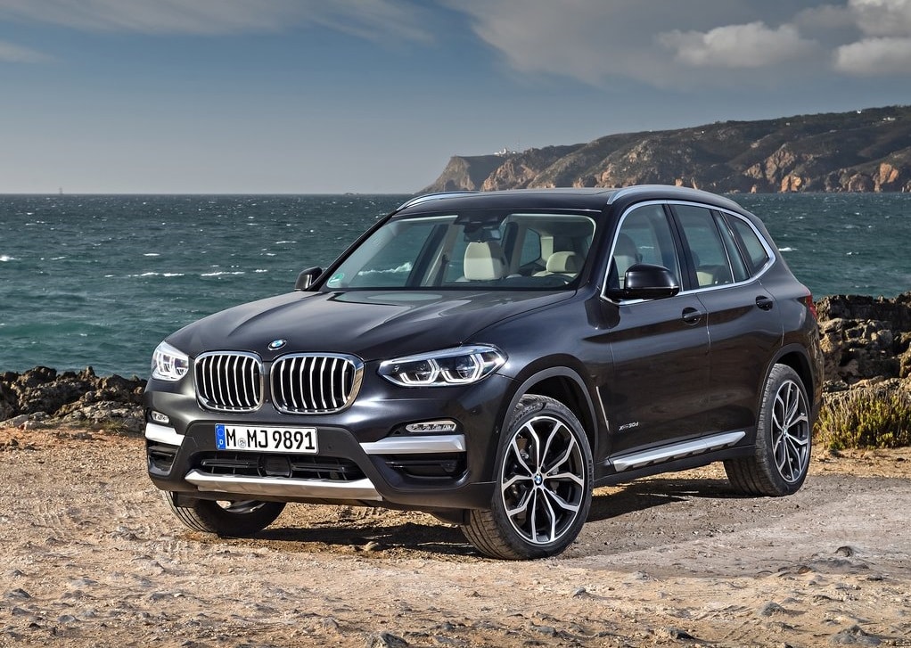 BMW X3 G01 ön ve yan gövde görünümü