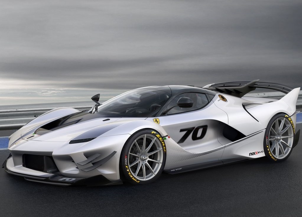 Ferrari FXX K Evo ön üç çeyrek görünüm