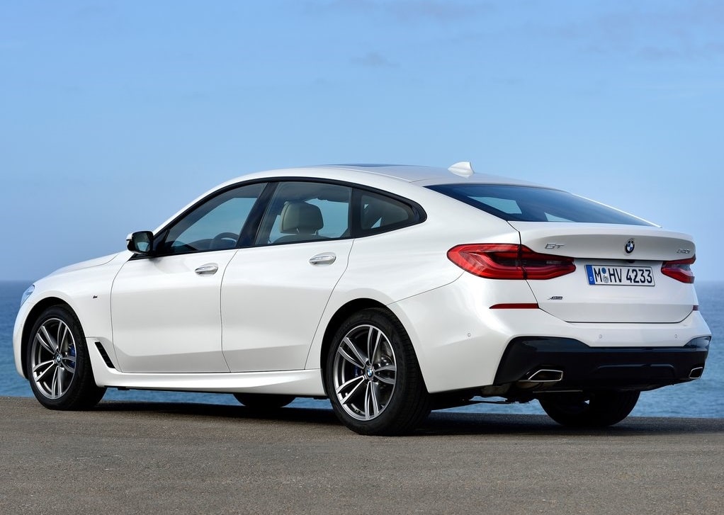 BMW 640i xDrive Gran Turismo beyaz arka üç çeyrek görünüm