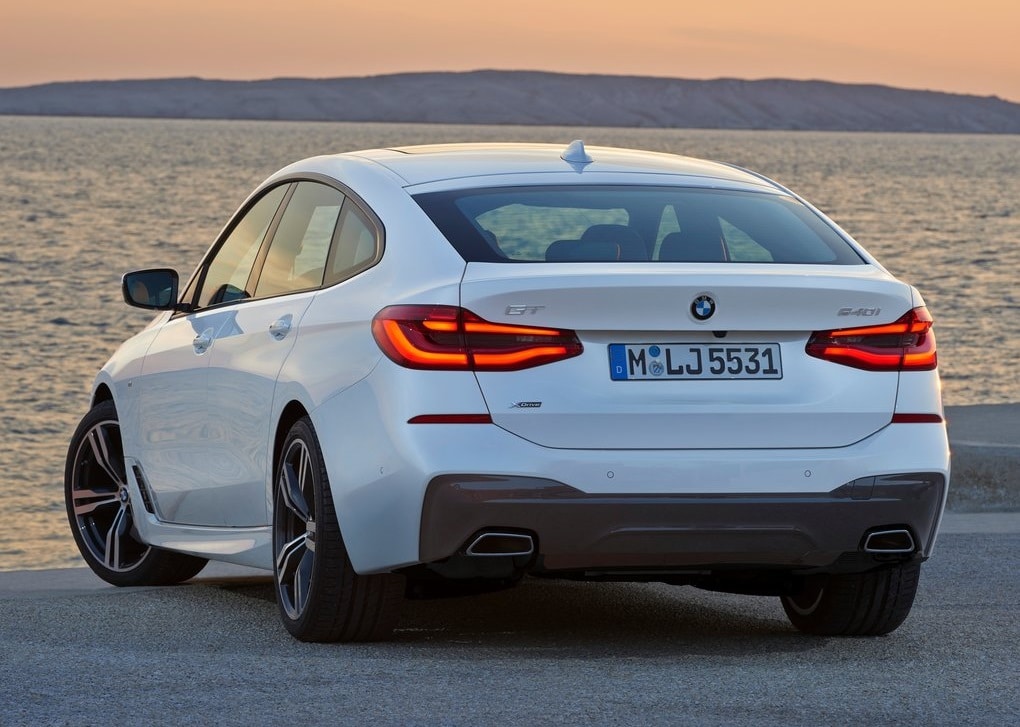 BMW 640i xDrive Gran Turismo beyaz arka görünüm