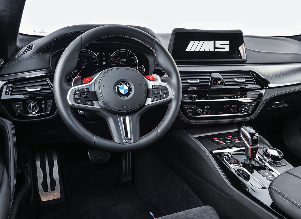 BMW M5 MotoGP Safety Car kokpit görünümü