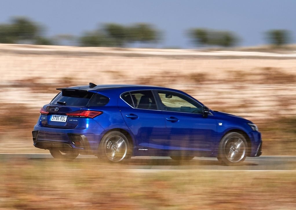 Lexus CT 200h yandan hareket görünümü