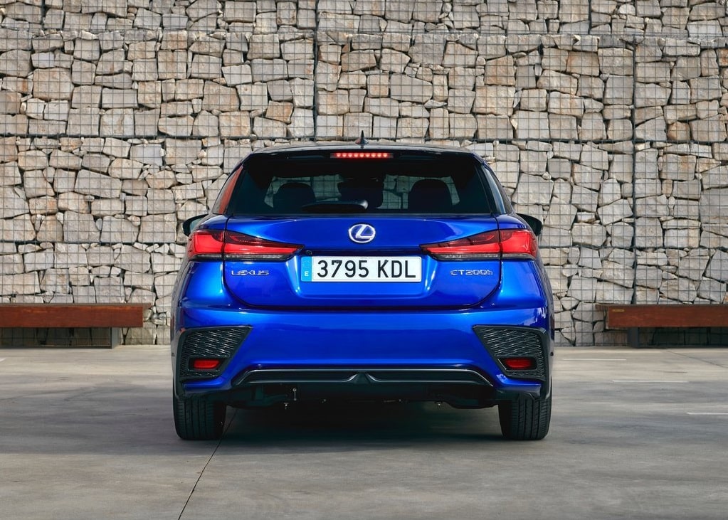 Lexus CT 200h arkadan görünüm