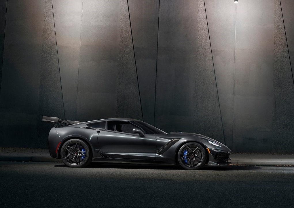 Corvette ZR1 yüksek arka kanat ve arka gövde