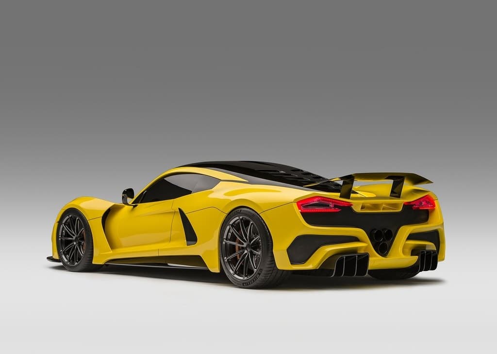 Venom F5 ön ve yan gövde görünümü