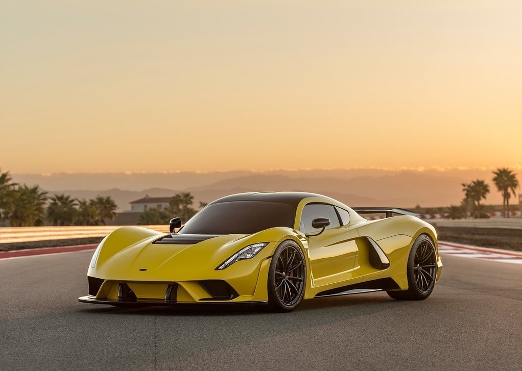 Venom F5 kokpit ve direksiyon görünümü