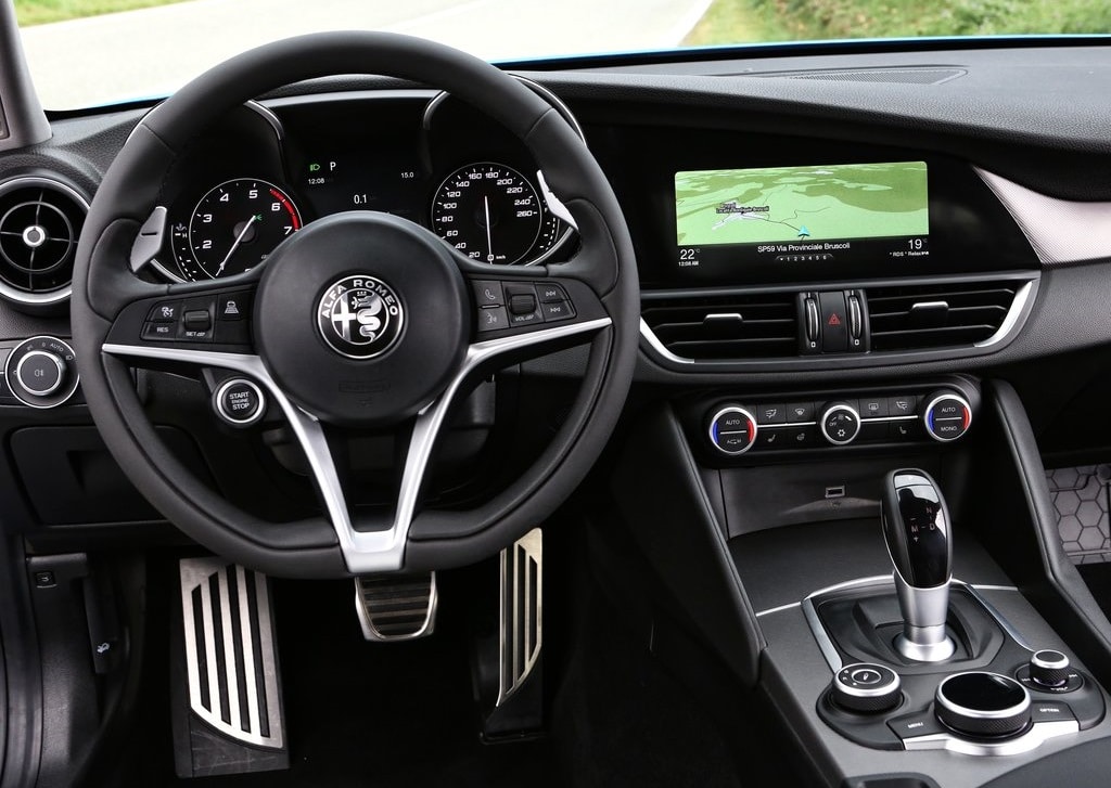 Giulia Veloce otomobil arşiv fotoğrafı