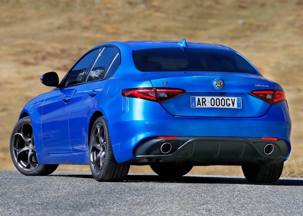 Giulia Veloce yan profil arşiv görseli