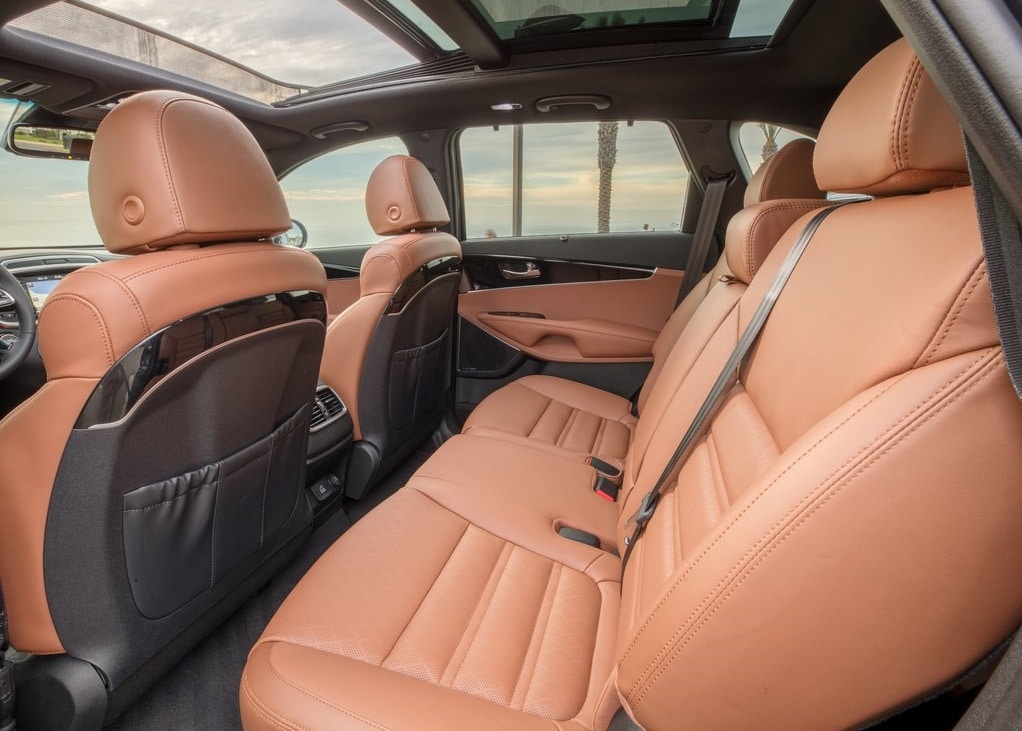 Kia Sorento ikinci sıra koltuklar ve panoramik tavan