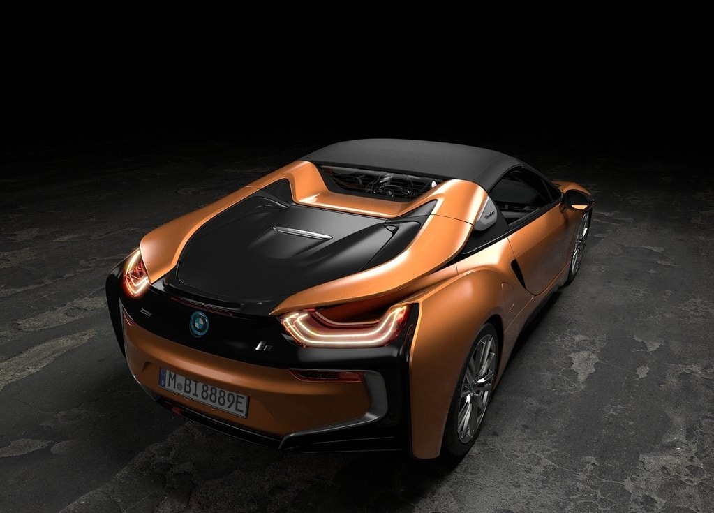 i8 Roadster arka üç çeyrek görünüm