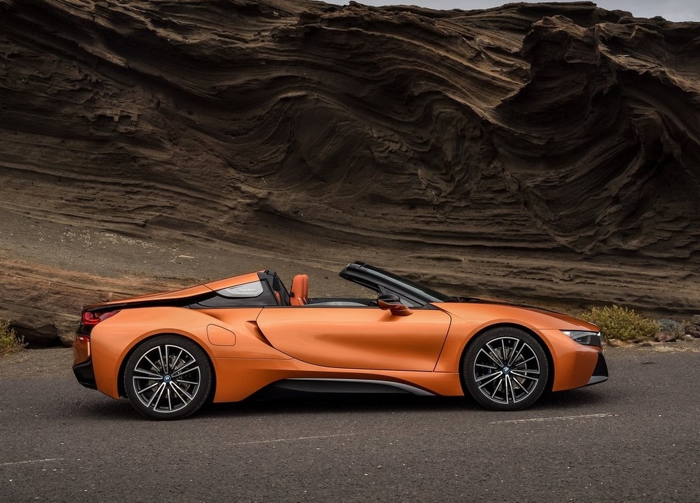 i8 Roadster açık tavan ve arka bölüm