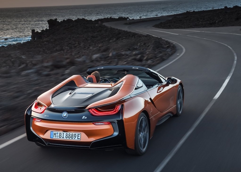 i8 Roadster ön bölüm ve karakteristik kapılar